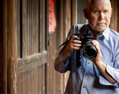 L’Università di Siena conferirà a Steve McCurry la laurea magistrale ad honorem in “Antropologia e linguaggi dell’immagine”