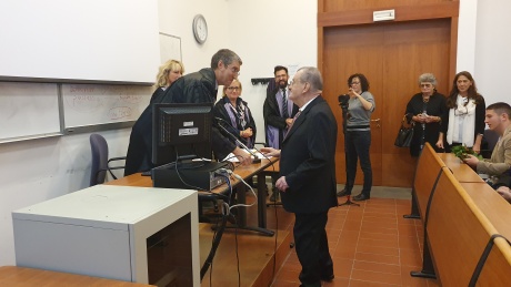 Ottantacinquenne si laurea con una tesi sul welfare state del futuro
