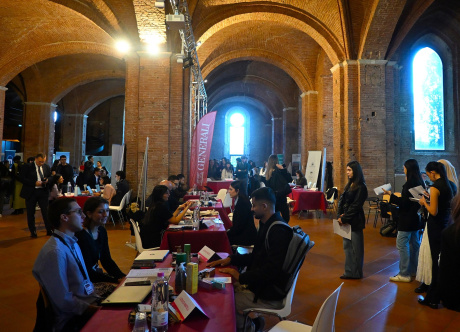 Career Days Unisi: oltre 60 aziende incontrano studentesse e studenti Career Days Unisi: oltre 60 aziende incontrano studentesse e studenti