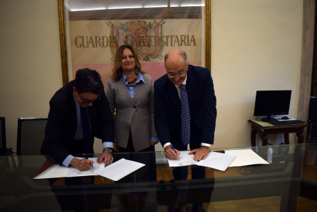 L’Università di Siena e la Fondazione Biotecnopolo di Siena sottoscrivono un Protocollo d’intesa quinquennale L’Università di Siena e la Fondazione Biotecnopolo di Siena sottoscrivono un Protocollo d’intesa quinquennale