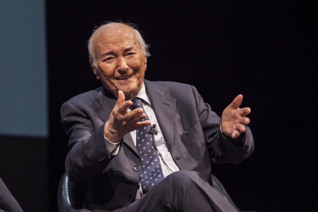 Piero Angela al Teatro dei Rinnovati per l’evento “Raccontare la scienza nell’era delle fake news" Piero Angela al Teatro dei Rinnovati per l’evento “Raccontare la scienza nell’era delle fake news"