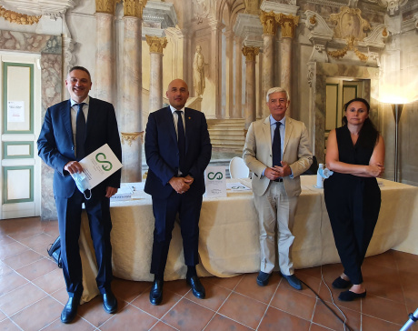 Simone Bastianoni - Presidente dell’Alleanza Territoriale Carbon Neutrality Siena, Francesco Frati - Rettore dell’Università di Siena, Carlo Rossi - Presidente della Fondazione Mps, Elena Petreni - Direttore Clienti dell’Agenzia Fuorisede