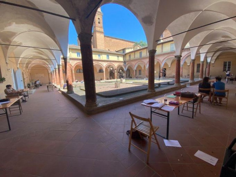 Il chiostro della sede di San Francesco aperto - i posti all'aperto