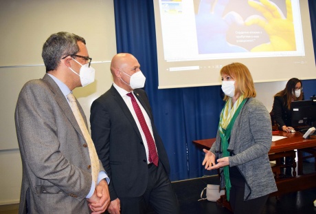 Foto:  Momenti dell’incontro con la professoressa Yulija Chernyshova con il Rettore Francesco Frati e la comunità accademica.  In foto anche il professor Pierluigi Pellini, direttore del dipartimento di Filologia e critica delle letterature antiche e moderne (DFCLAM)