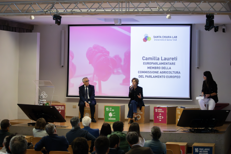 L'europarlamentare Camilla Laureti ospite del Santa Chiara Lab Unisi