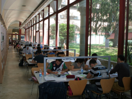 Bando di tutorato per il “Foundation Course” della Scuola di Economia e Management Bando di tutorato per il “Foundation Course” della Scuola di Economia e Management