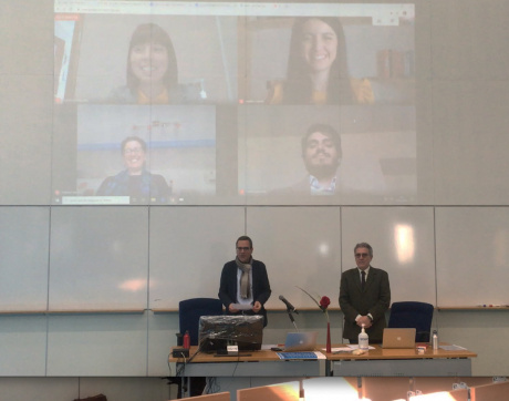 Gli studenti dell'Università di Siena discutono la tesi di laurea in videoconferenza da casa